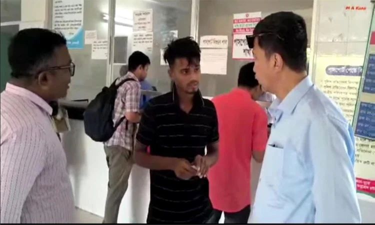 রাঙ্গামাটিতে পাসপোর্ট অফিস ও পৌরসভা পরিদর্শনে এমপি দীপেন