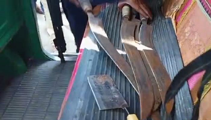 বরগুনায় দেশীয় অস্ত্র উদ্ধারকে কেন্দ্র করে হামলা