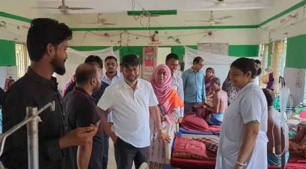 মোংলা উপজেলা স্বাস্থ্য কমপ্লেক্স পরিদর্শন করেছেন পরিবেশ প্রতিমন্ত্রী