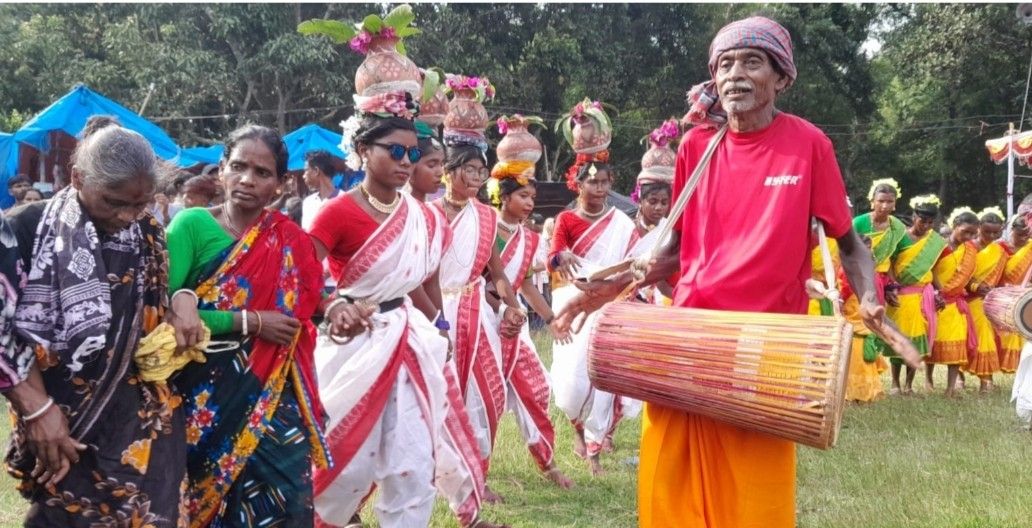 নওগাঁয় ক্ষুদ্র- নৃগোষ্ঠির ৩০ তম কারাম উৎসব অনুষ্ঠিত