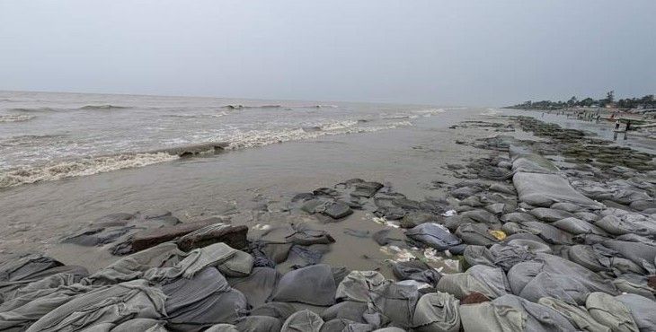 বিরূপ আবহাওয়ায় বিপর্যস্ত জনজীবন