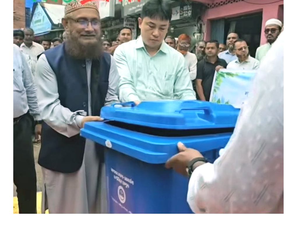 পৌরসভাকে পরিষ্কার-পরিচ্ছন্ন করতে ডাস্টবিন স্থাপন