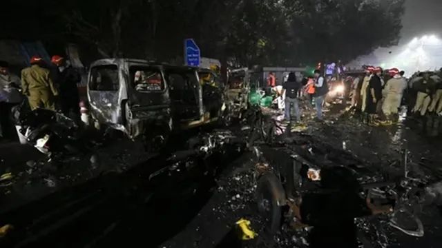 দিল্লির লালকেল্লার কাছে বিস্ফোরণে নিহত ১৩