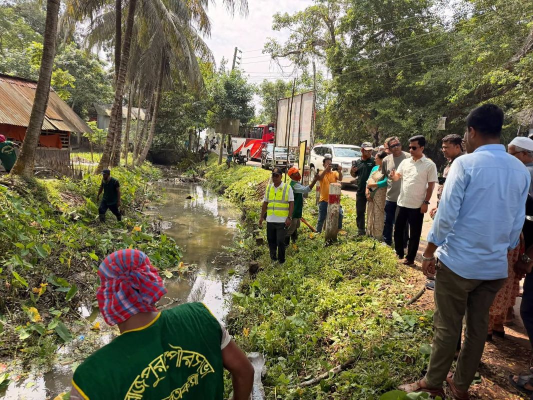 পিরোজপুরে ডেঙ্গু প্রতিরোধে পরিচ্ছন্নতা অভিযান