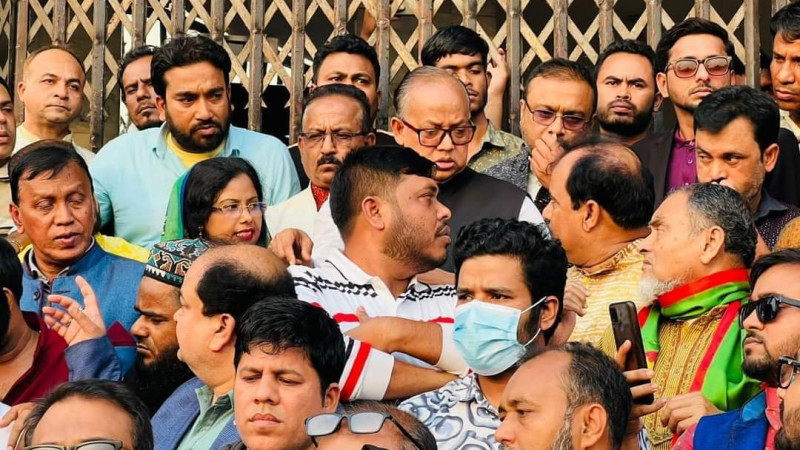 গজারিয়ায় আওয়ামী লীগ নেতাকর্মীদের বিক্ষোভ