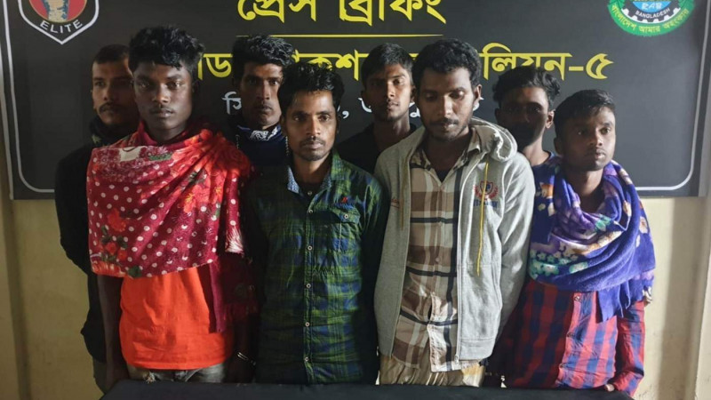 র‌্যাবের অভিযানে ৪৫০ লিটার মদ উদ্ধার সহ ৮ জন গ্রেফতার