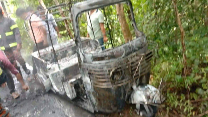 কাপ্তাই-আসামবস্তী সড়কে সিএনজিতে আগুন দিল আঞ্চলিক দলের সন্ত্রাসীরা
