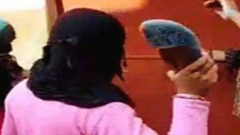 ফুলবাড়ীতে স্কুলে ক্লাস নেত্তয়াকে কেন্দ্র করে দুই শিক্ষিকার হাতাহাতি