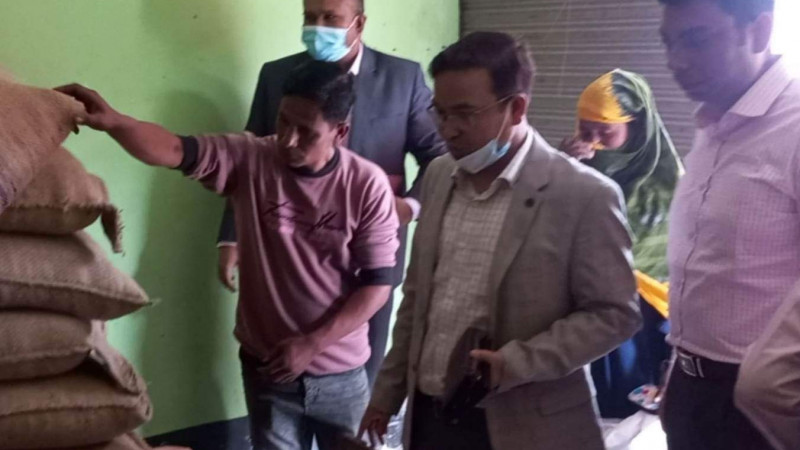 নওগাঁয় খাদ্যবান্ধব কর্মসূচির দোকানেগুলোতে অভিযান