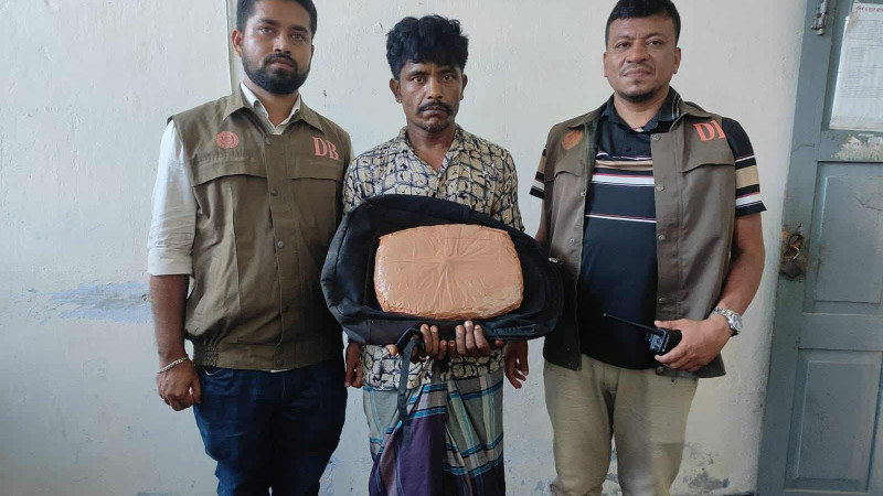 ঝালকাঠিতে ১ কেজি গাঁজাসহ মাদক কারবারি গ্রেফতার