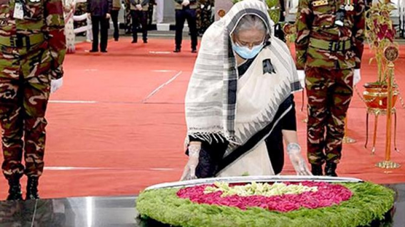 টুঙ্গিপাড়ায় বঙ্গবন্ধুর সমাধিতে প্রধানমন্ত্রীর শ্রদ্ধা