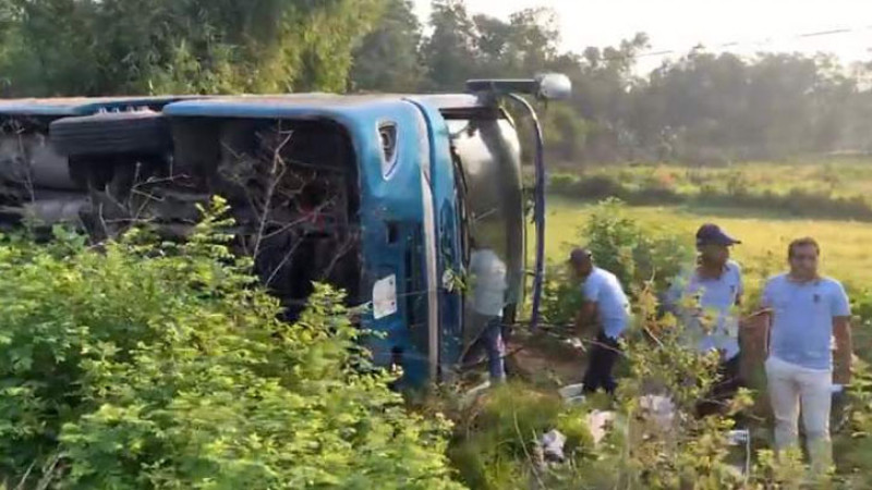 কুমিল্লায় নিয়ন্ত্রণ হারিয়ে বাস খাদে, নিহত ৫