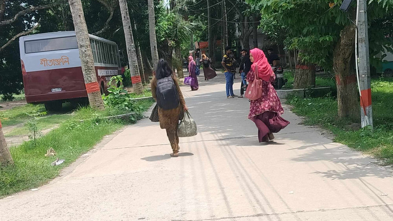 হল ছাড়ছেন মাভাবিপ্রবি শিক্ষার্থীরা