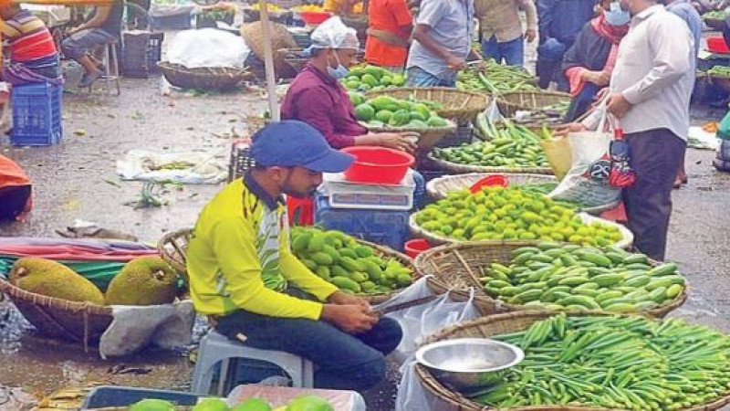 সংসার চলে না মধ্যবিত্তের