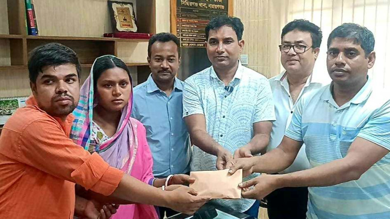পুলিশের মানবিকতায় মায়ের কোল ফিরে পলো একমাস বয়সী শিশু