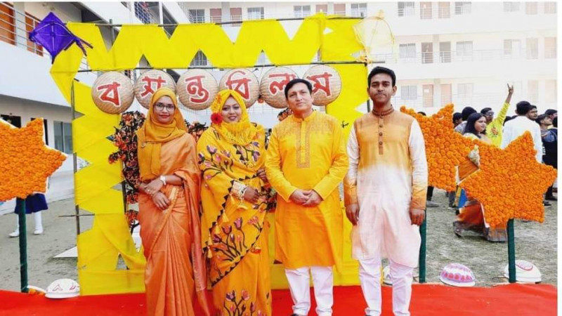 মানিকগঞ্জে মুন্নু ইন্টারন্যাশনাল স্কুল এন্ড কলেজে বসন্তবরণ অনুষ্ঠিত