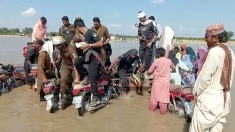 পাকিস্তানে বরযাত্রীবাহী নৌকাডুবি নিহত ২০