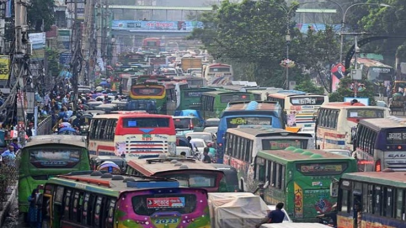 অসহনীয় দুর্ভোগে ৩৩ রুটের যাত্রীরা