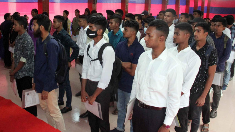 মানিকগঞ্জে ১৩০টাকায় পুলিশের চাকুরী পেয়েছে ৩৯ জন