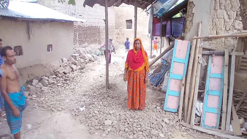 রাণীনগরে দোকান ভাংচুর করে মালামাল লুটের অভিযোগ