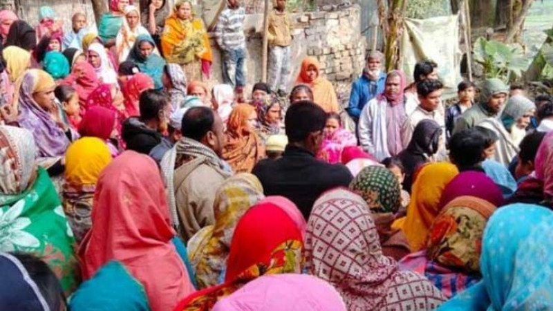 নওগাঁয় বড় ভাইয়ের কোদালের আঘাতে ছোট ভাইয়ের মৃত্যু'র অভিযোগ