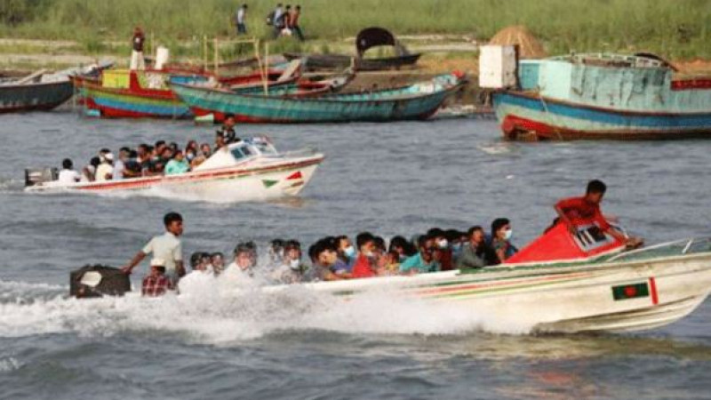 ১১ যাত্রী নিয়ে পদ্মায় উল্টে গেল স্পিডবোট