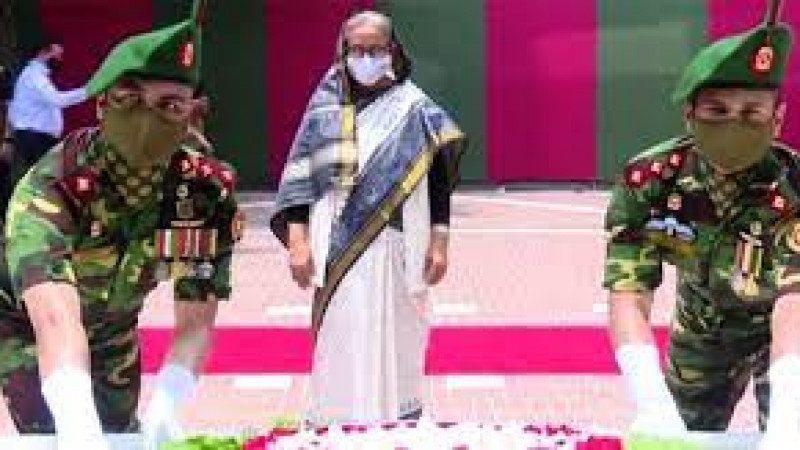সন্তানদের নিয়ে বঙ্গবন্ধুর সমাধিতে প্রধানমন্ত্রীর শ্রদ্ধা