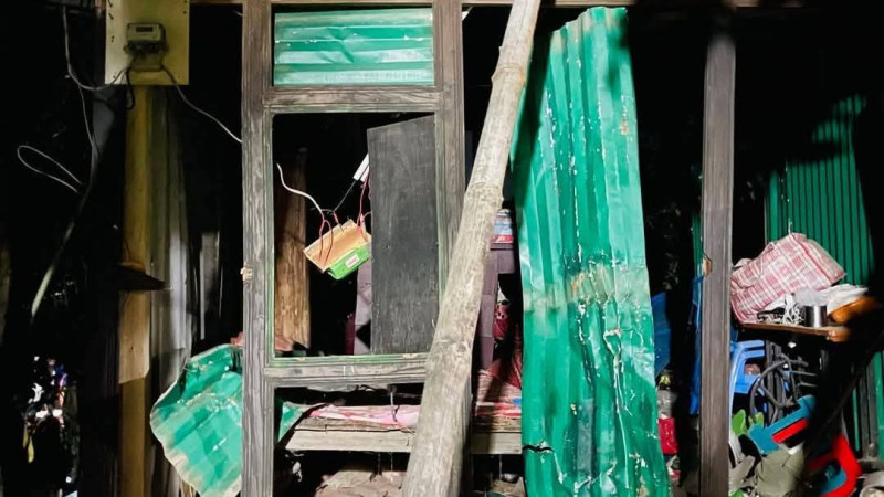 কেঁপে উঠলো গোটা গ্রাম,ক্ষতিগ্রস্থ অর্ধশত বসতবাড়ি
