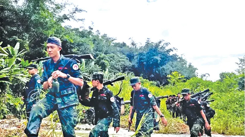 বাংলাদেশ সীমান্তের রাখাইদের এলাকা ত্যাগের নির্দেশ