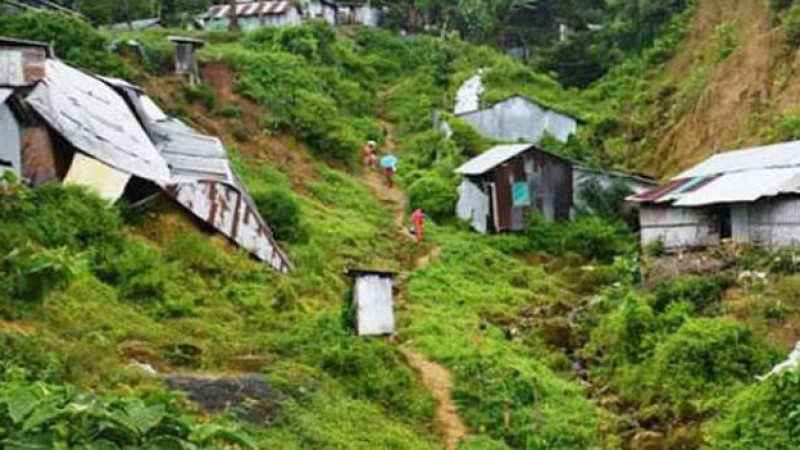 পাহাড় ধসের ঝুঁকিতে হাজার হাজার পরিবার