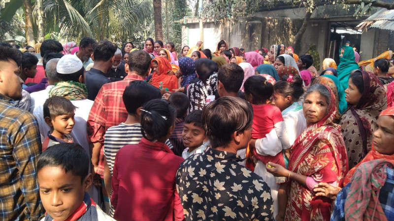 নওগাঁয় পরকীয়া প্রেমে বাধা দেওয়ায় স্ত্রীকে হত্যা, শ্বশুর-শ্বাশুড়ি আটক
