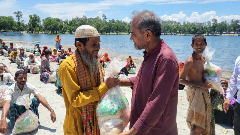 কুড়িগ্রামে নদী ভাঙ্গন ও বন্যার্তদের মাঝে এবি পার্টির ত্রাণ বিতরণ