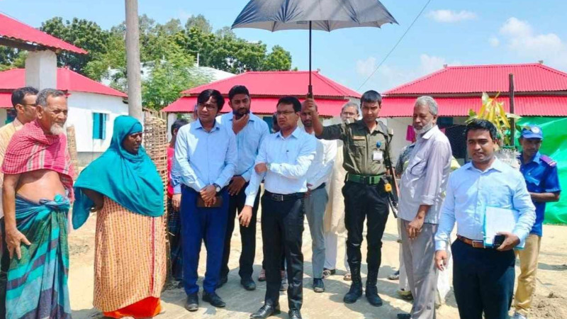 ভূমিহীন ও গৃহহীনদের'' ঘর পরিদর্শন করলেন জেলা প্রশাসক