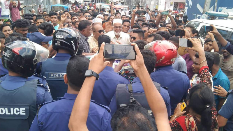 বাউফলে বিএনপির প্রতিষ্ঠা বার্ষিকীর শোভা যাত্রায় পুলিশি বাধা