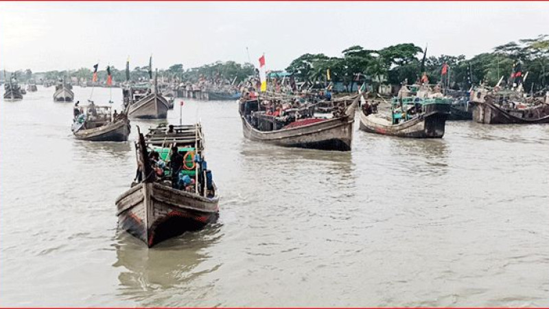 নিম্নচাপে উত্তাল সমুদ্র
