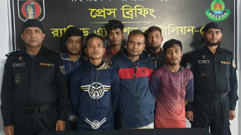 নওগাঁয় র‌্যাবের অভিযানে ট্যাপান্টাডল সহ ৬ জন আটক