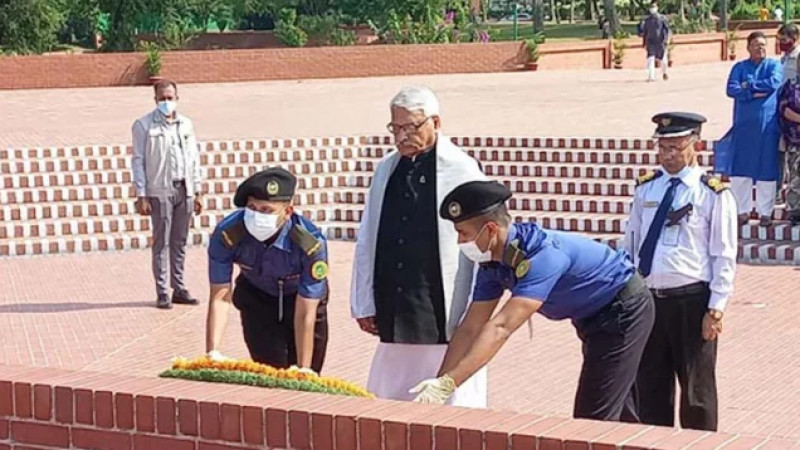 স্মৃতিসৌধে শহীদদের প্রতি শ্রদ্ধা জানালেন ডেপুটি স্পিকার