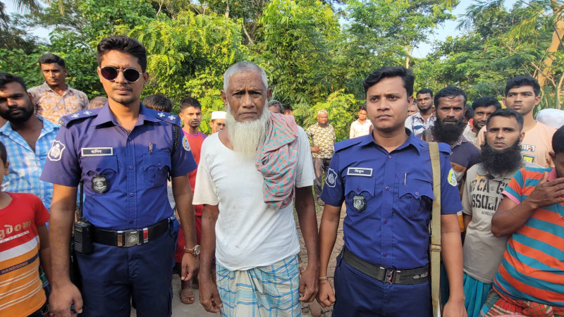 সরকারি খালে বাঁধ, ৫০ হাজার টাকা জরিমানা
