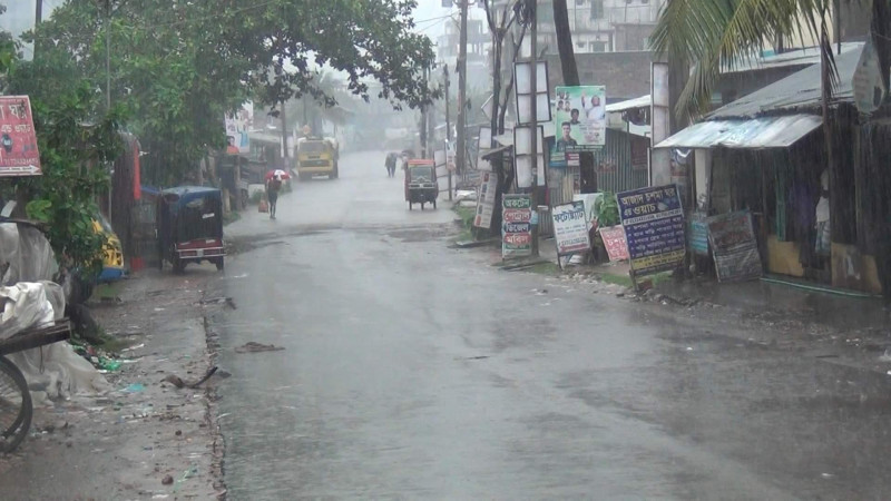 মির্জাগঞ্জে টানা বৃষ্টি ও দমকা হাওয়া প্রস্তুত ৫৮ আশ্রয়কেন্দ্র