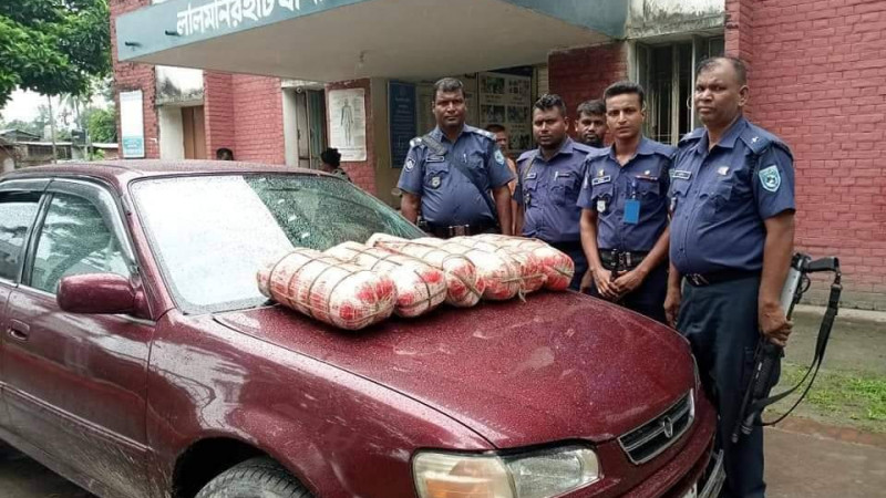 লালমনিরহাট সদরে ২৫ কেজি গাঁজাসহ প্রাইভেট কার আটক