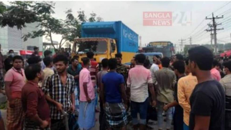 গাজীপুরে অটোরিকশা-ইজিবাইক চালকদের বিক্ষোভ