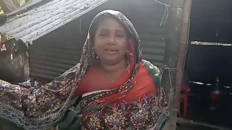 দশমিনায় কনকনে শীতে পুরনো কাপড়েই  চলছে জীবন