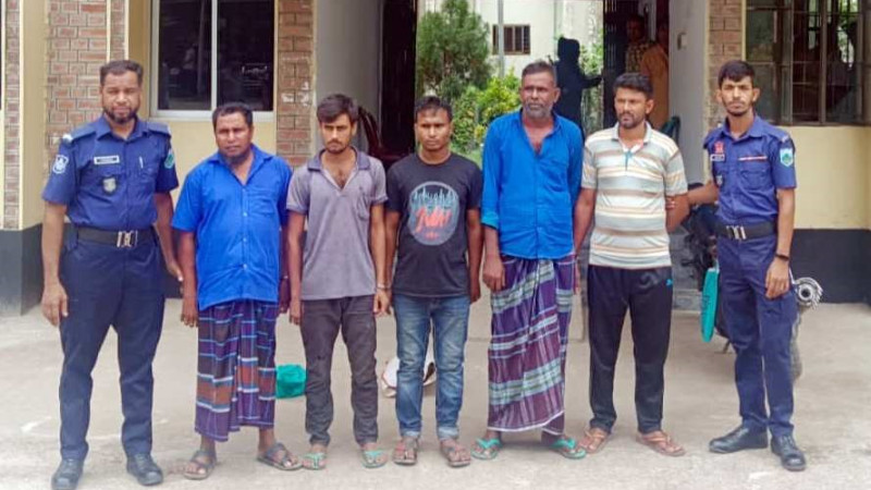 রাণীনগরে থানাপুলিশের অভিযানে গ্রেফতার-৫