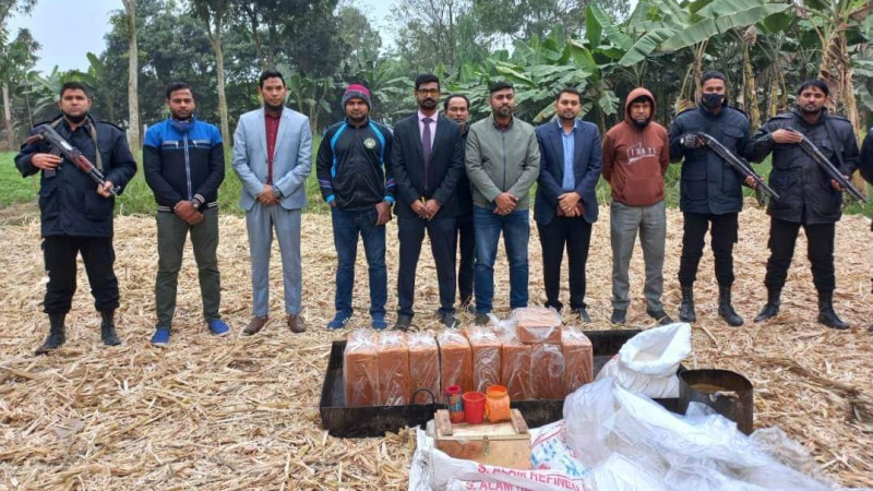 নওগাঁয় ৫শ ৯ মন ভেজাল গুড় ধ্বংস, ৪ প্রতিষ্ঠানকে জরিমানা
