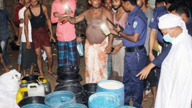 পেকুয়ায় চোলাই মদের কারখানা ধ্বংস