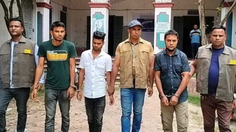 গোয়েন্দা পুলিশের অভিযানে ৬ টি চোরাই  মোটরসাইকেল উদ্ধার