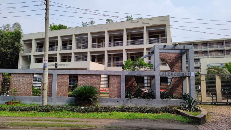 লালমনিরহাটে দিনভর নানান নাটকীয়তায় শেষ হলো প্রাথমিক শিক্ষক নিয়োগ পরিক্ষা