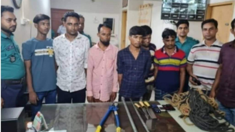 গাজীপুরে অস্ত্রসহ ৬ ডাকাত আটক