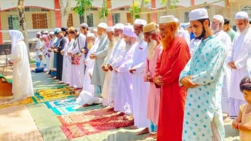 সৌদির সাথে মিল রেখে নোয়াখালীতে ঈদুল ফিতর উদযাপন