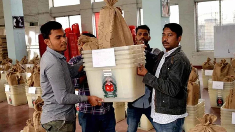 ব্যালট যাচ্ছে জেলায় জেলায়